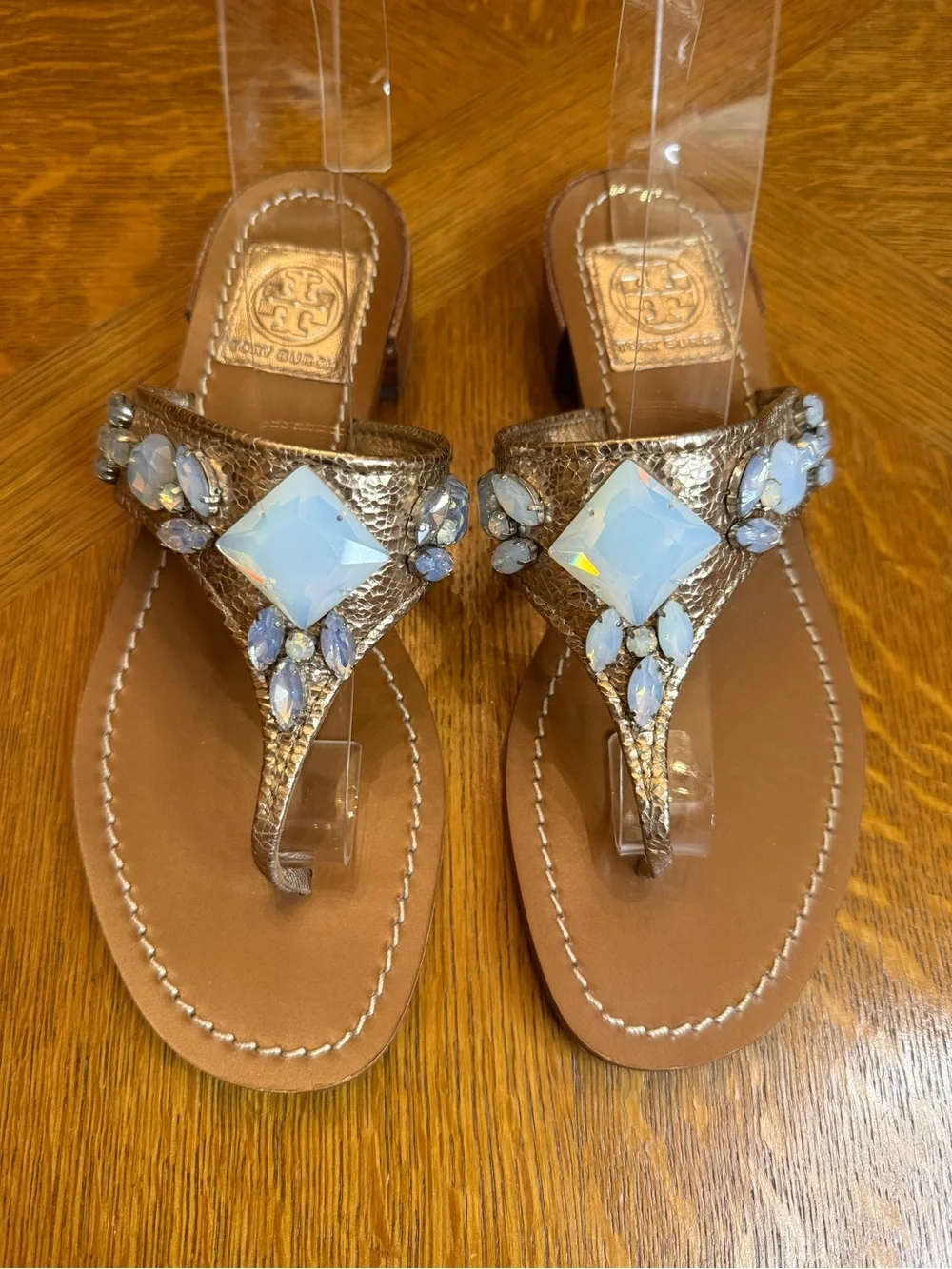 Tory Burch Metallic gold crinkled leather crystal thongs - Picture 3 of 7
